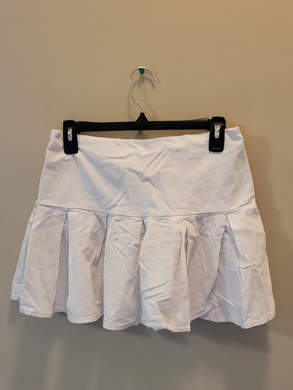 URBAN Romantics White Pleated Ruffled Mini Skirt